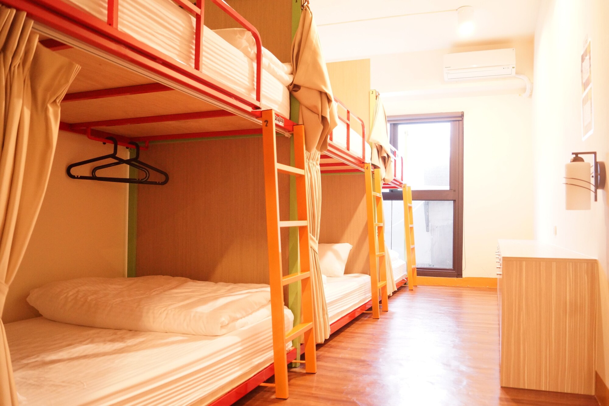 MIXED DORM, BASIC