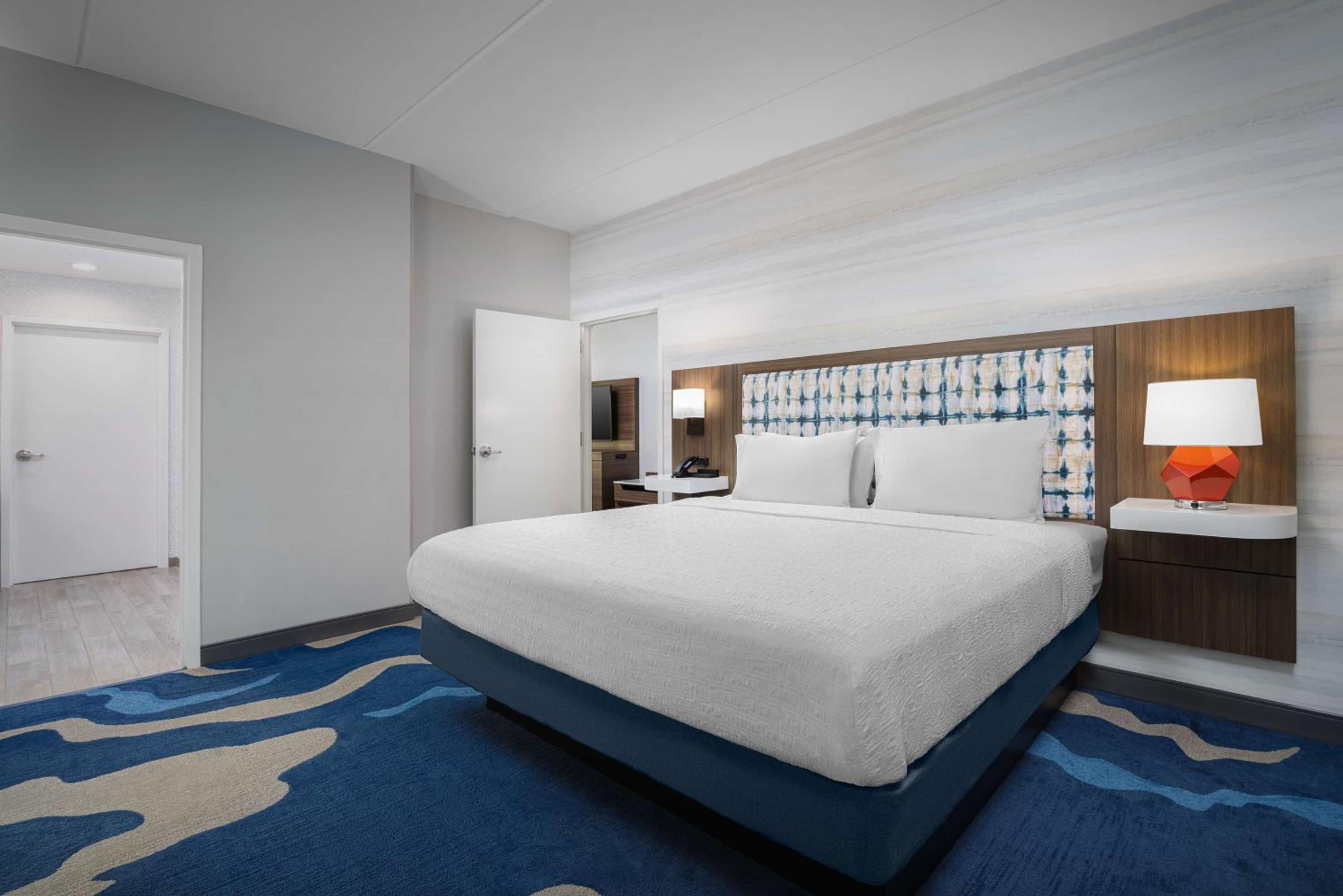 1 Bedroom, Suite, King Bed, Water View