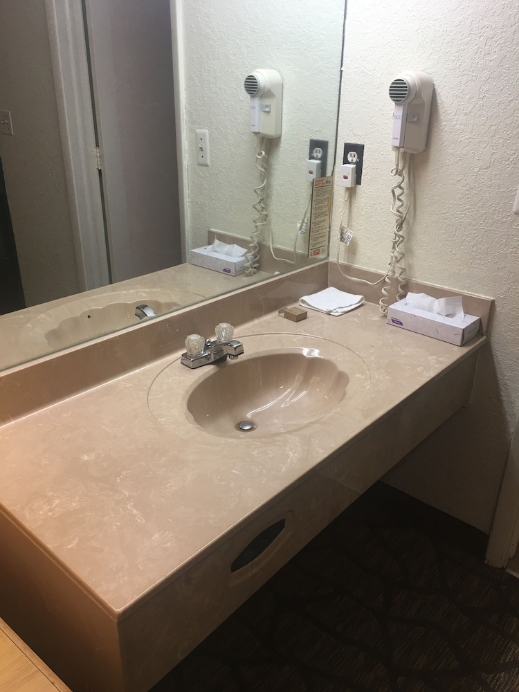 A Victory Hotel-Southfield 16/28