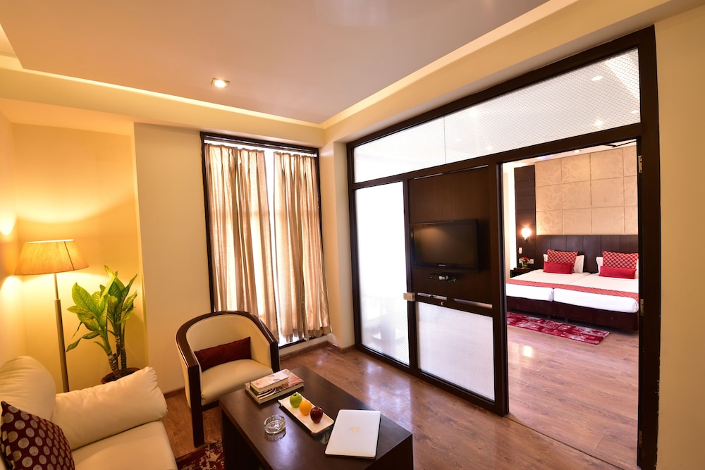 HOTEL SURYA PLAZA 27/46