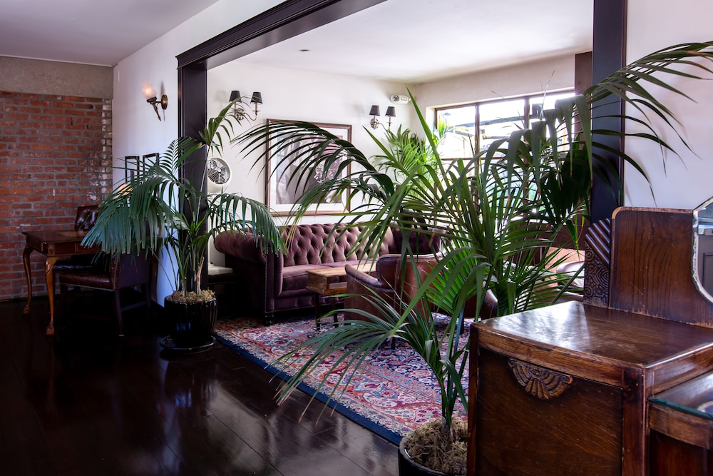Granada Hotel Bistro 50/58
