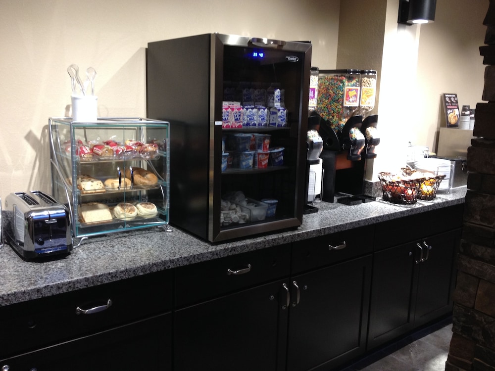 Boarders Inn and Suites by Cobblestone Hotels - Grand Island 57/75