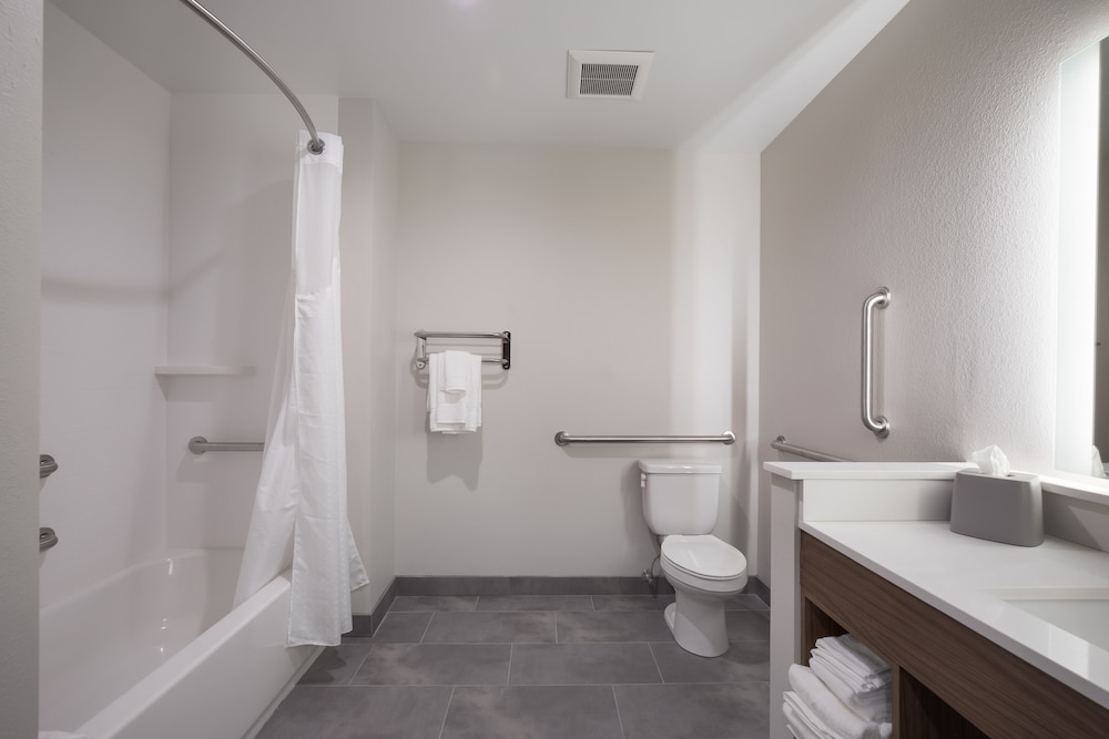 Holiday Inn Express And Suites Hoffman Estates 25/48