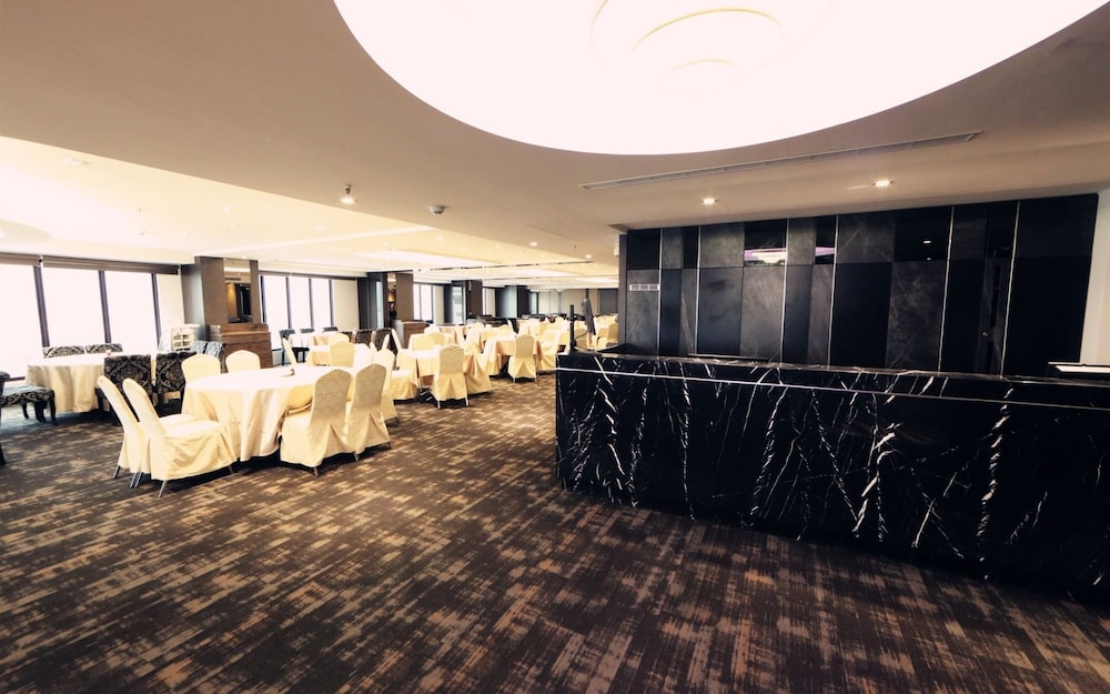 Grand Earl Hotel 31/48