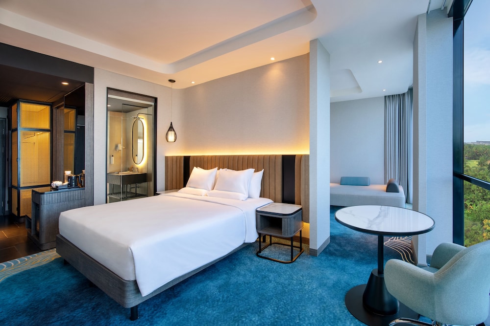 JUNIOR SUITE, KING BED