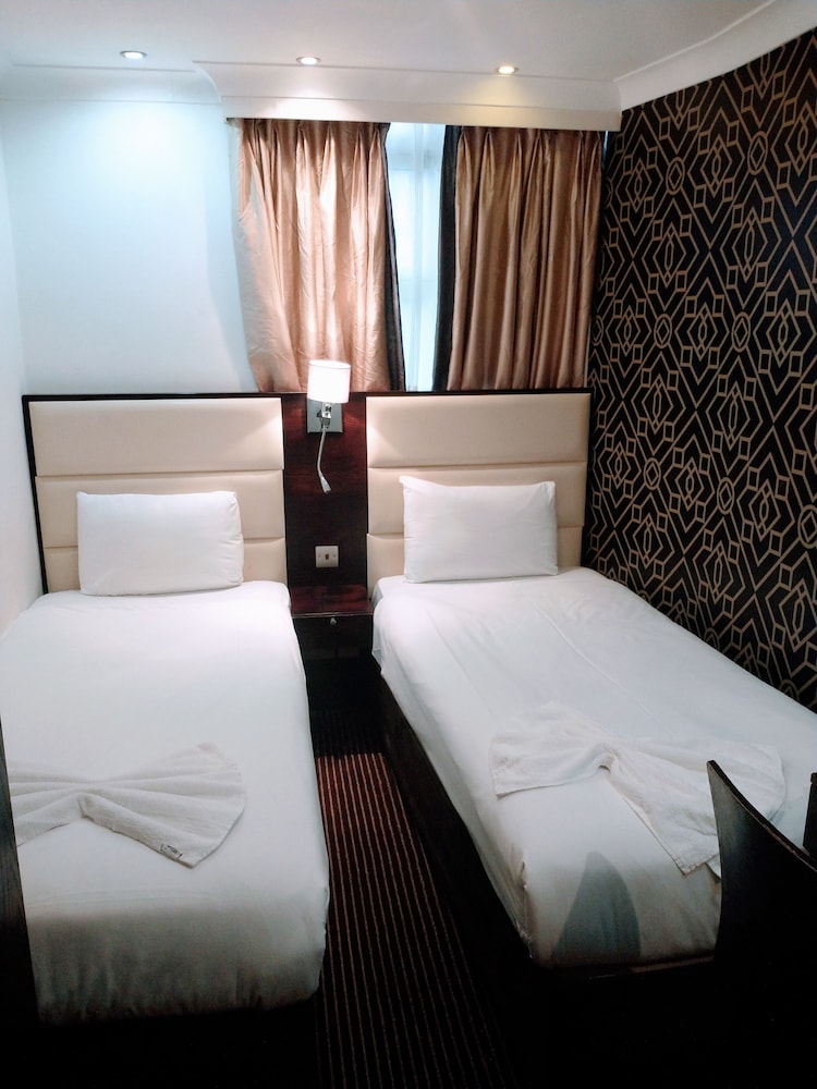 Edward Hotel Paddington 7/65