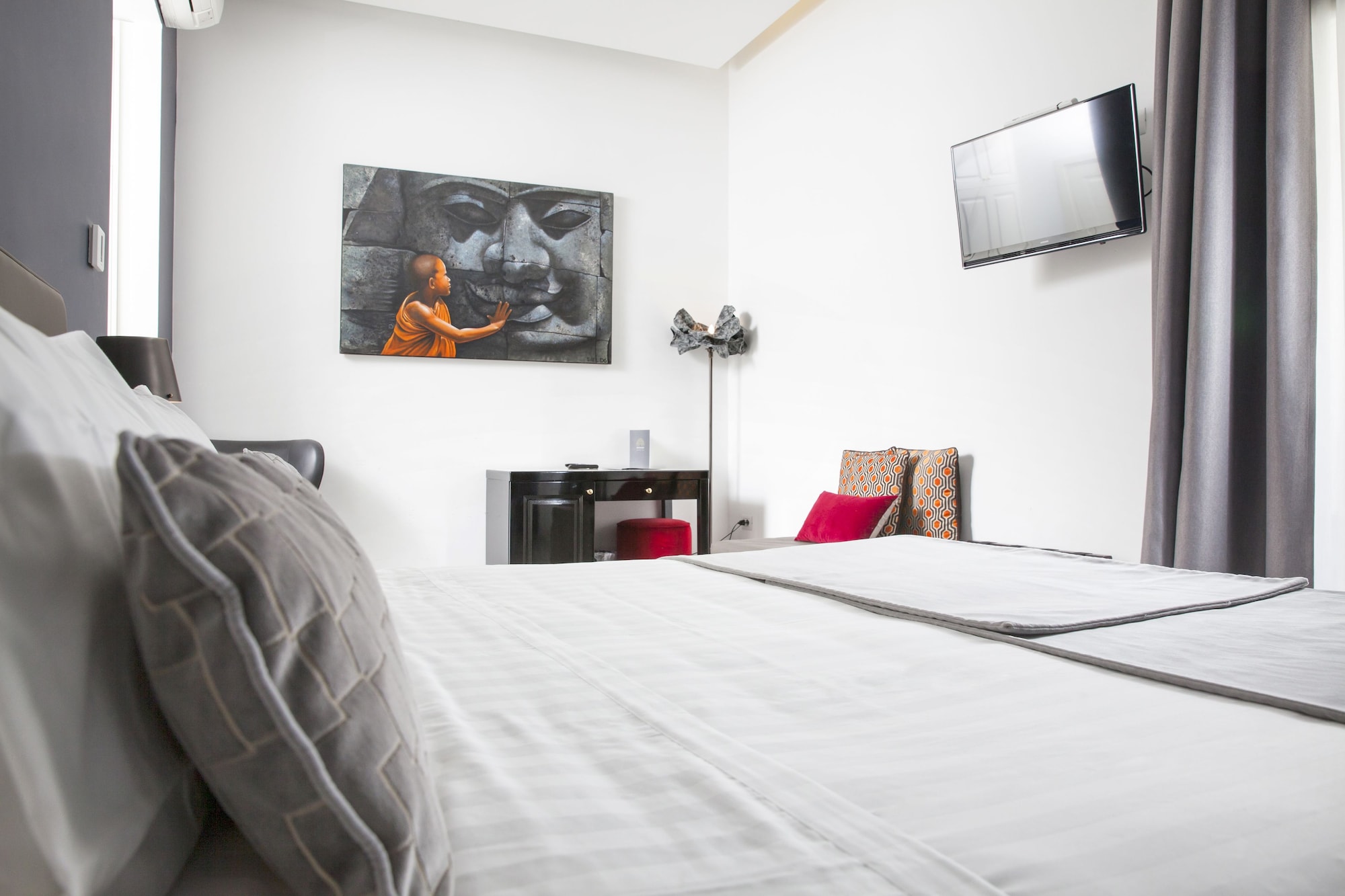 SUPERIOR, DOUBLE OR TWIN BED