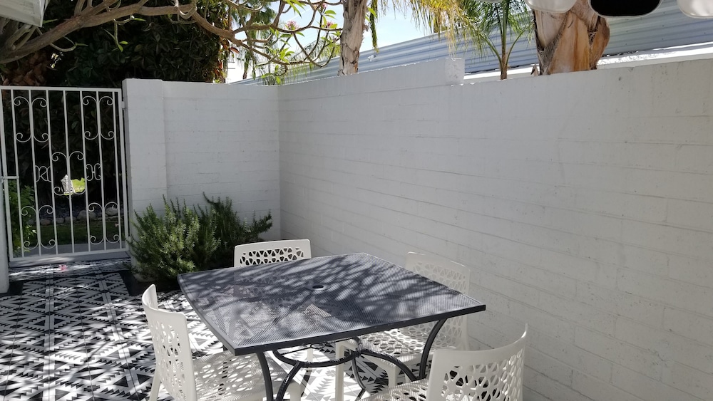 BelleVue Oasis-Palm Springs - Adults Only 15/62