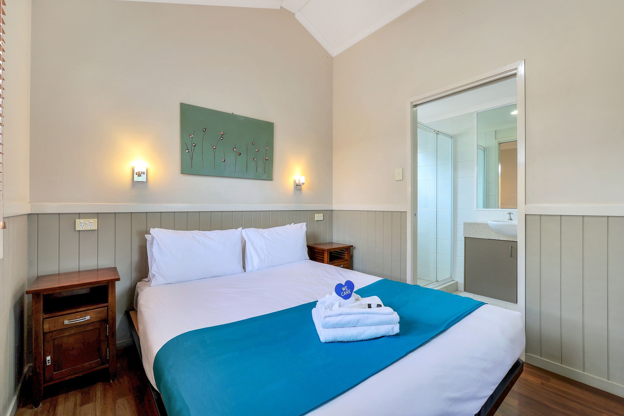 PALM, CABIN, QUEEN BED