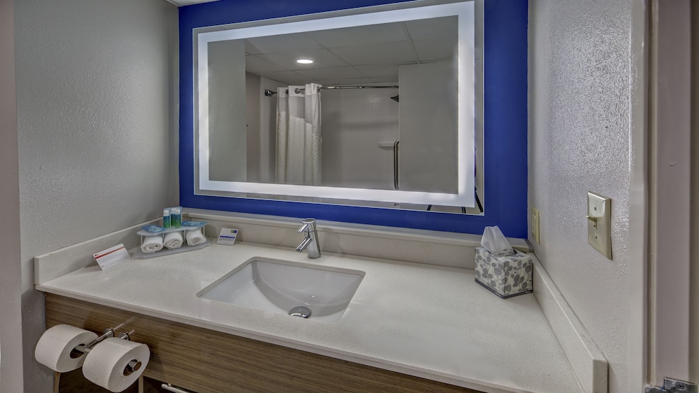 Holiday Inn Express Hotel And Suites Crossville 11/35