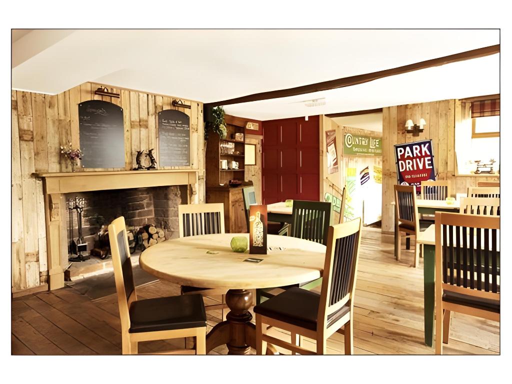 Harewood End Inn 18/23