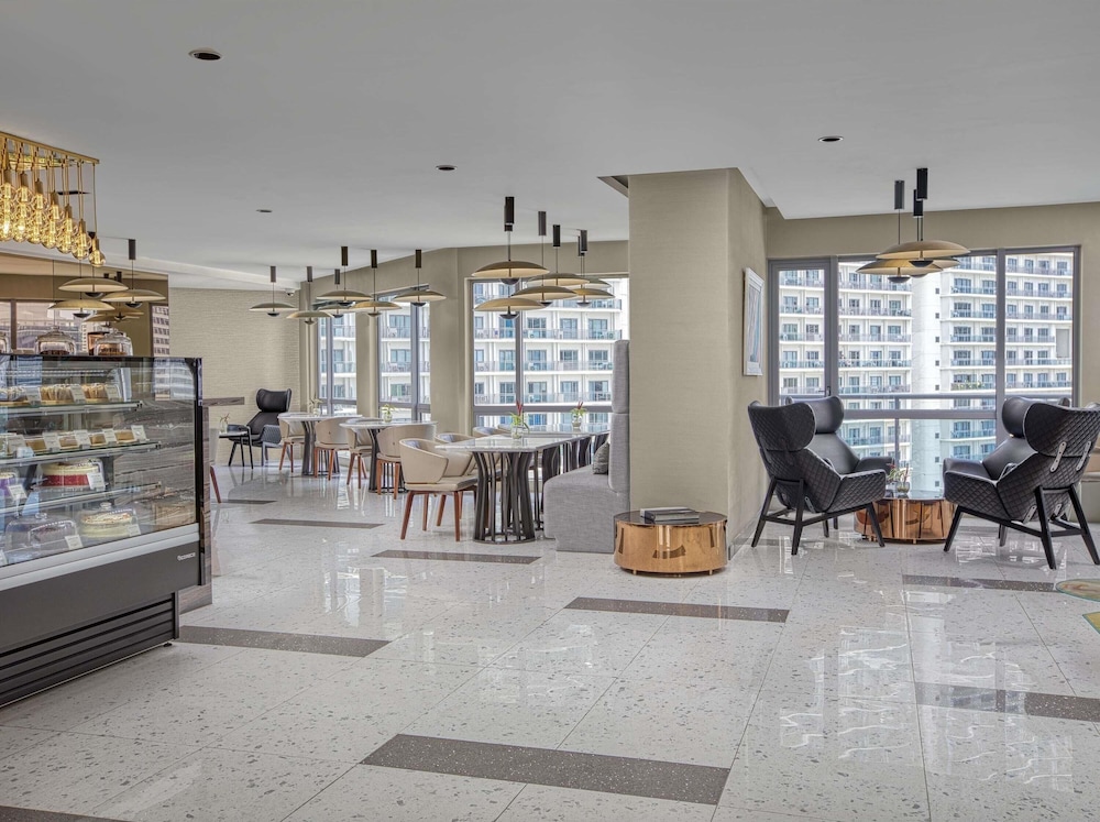 Novotel Suites Manila At Acqua 34/52