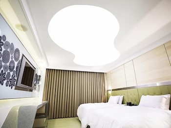 Royal Group Hotel Ho Yi Branch 11/18
