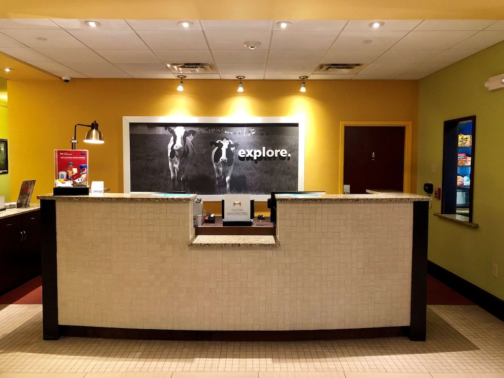 Hampton Inn And Suites Woodstock 7/74