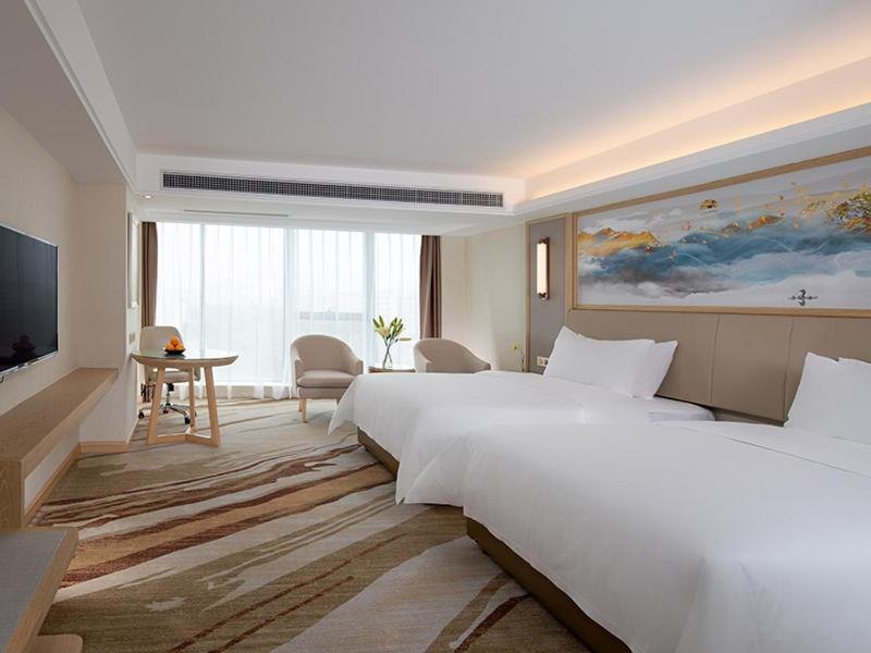 Vienna International Hotel (South Gate of Shenzhen International Convention and Exhibition Center) 17/39