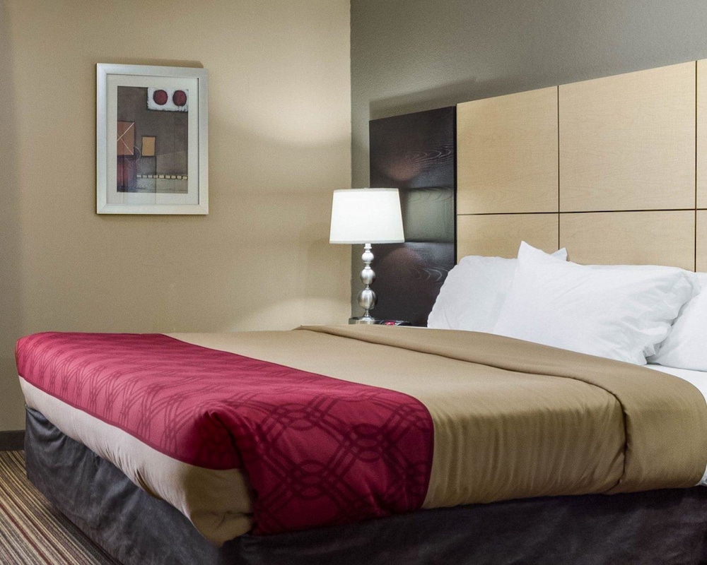 Econo Lodge Grand Forks near University 13/39