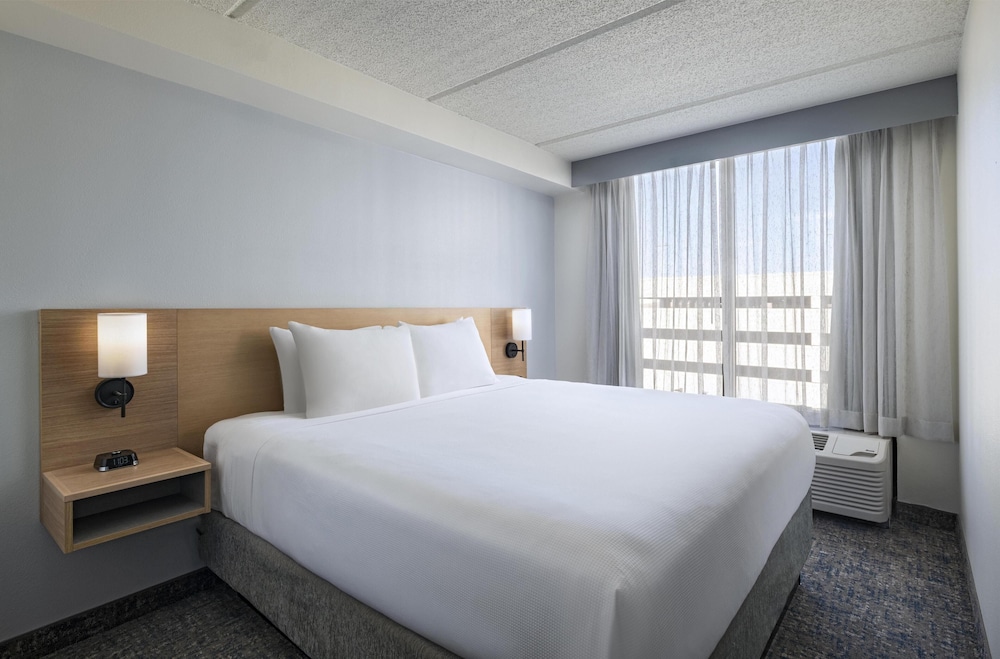 Hyatt Place Austin/Arboretum 24/69