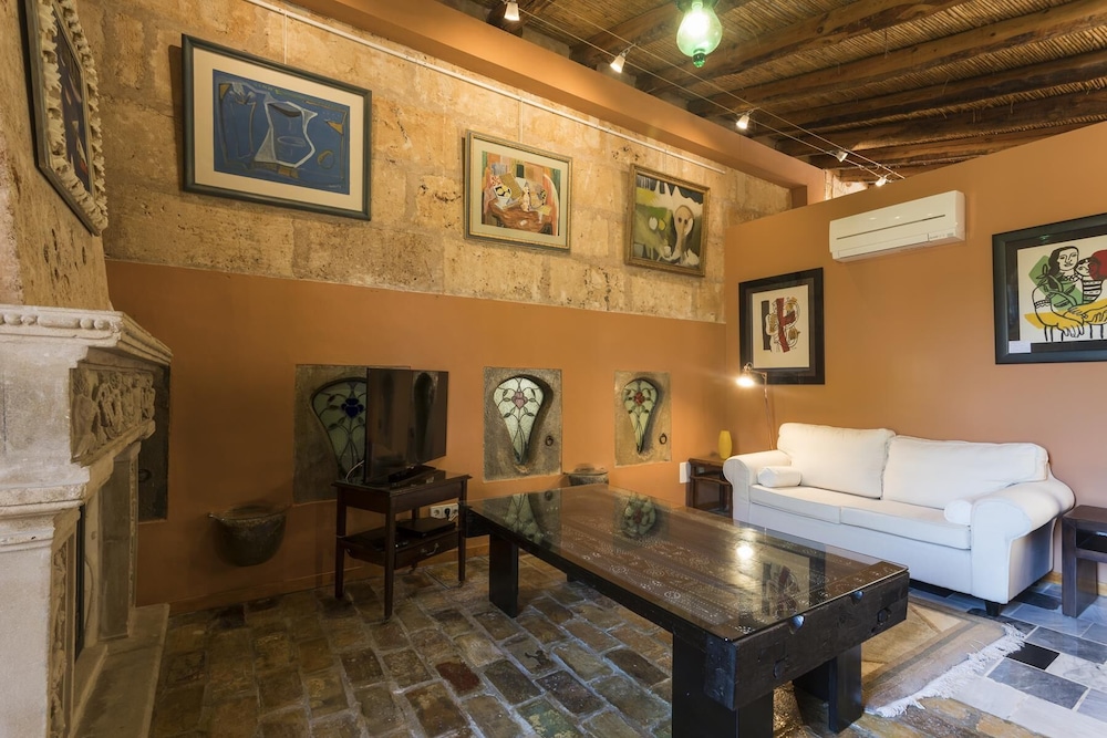 Es Revellar Art Resort - Adults Only 86/110
