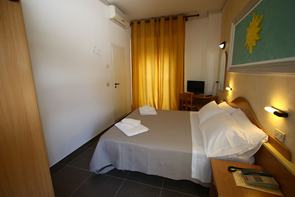 Hotel De Amicis 8/53