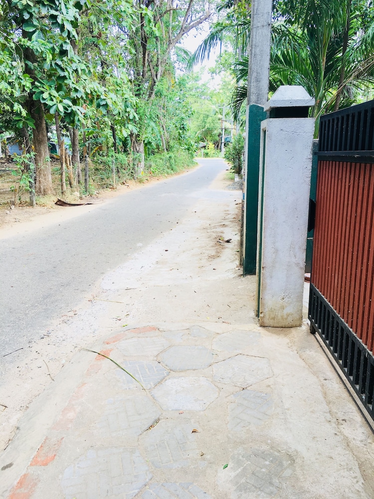 Sudu Neluma Home Stay 22/34