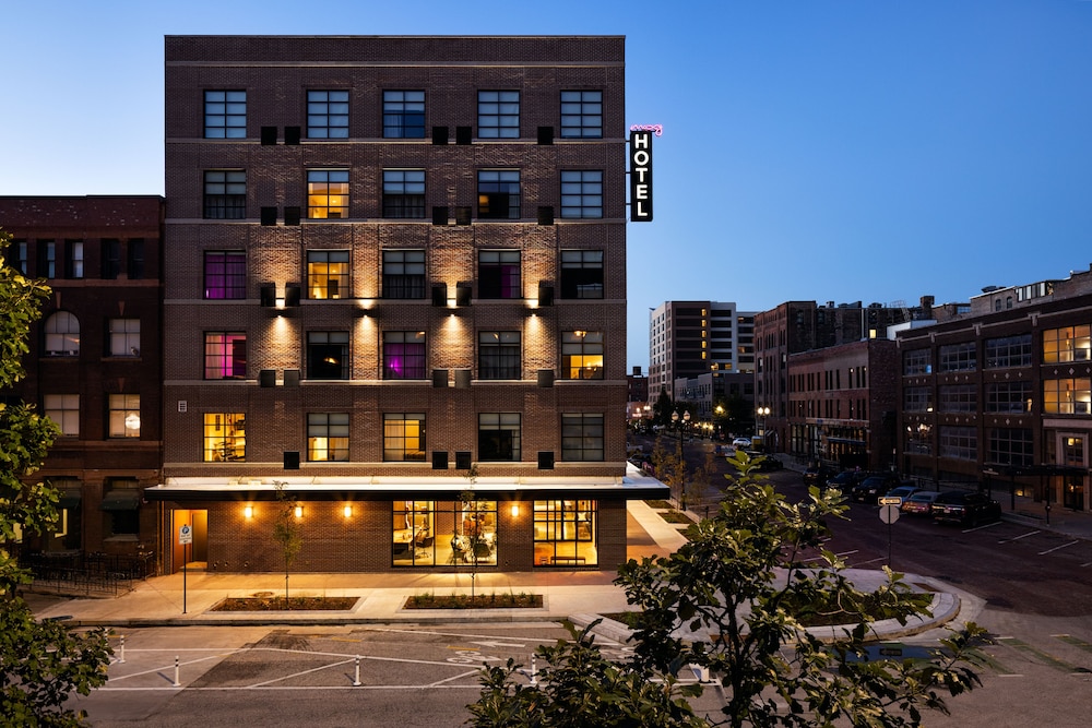 Moxy Omaha Downtown 1/37
