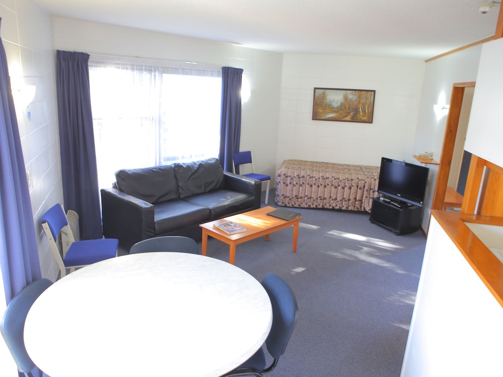 Motel Six 30/55