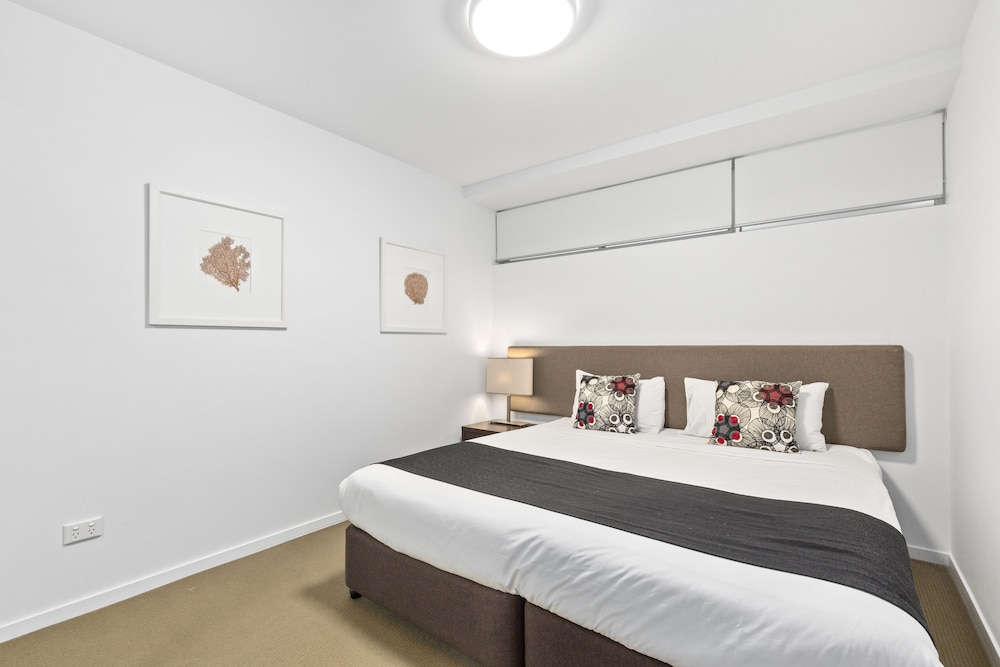 Echelon Apartments 10/42