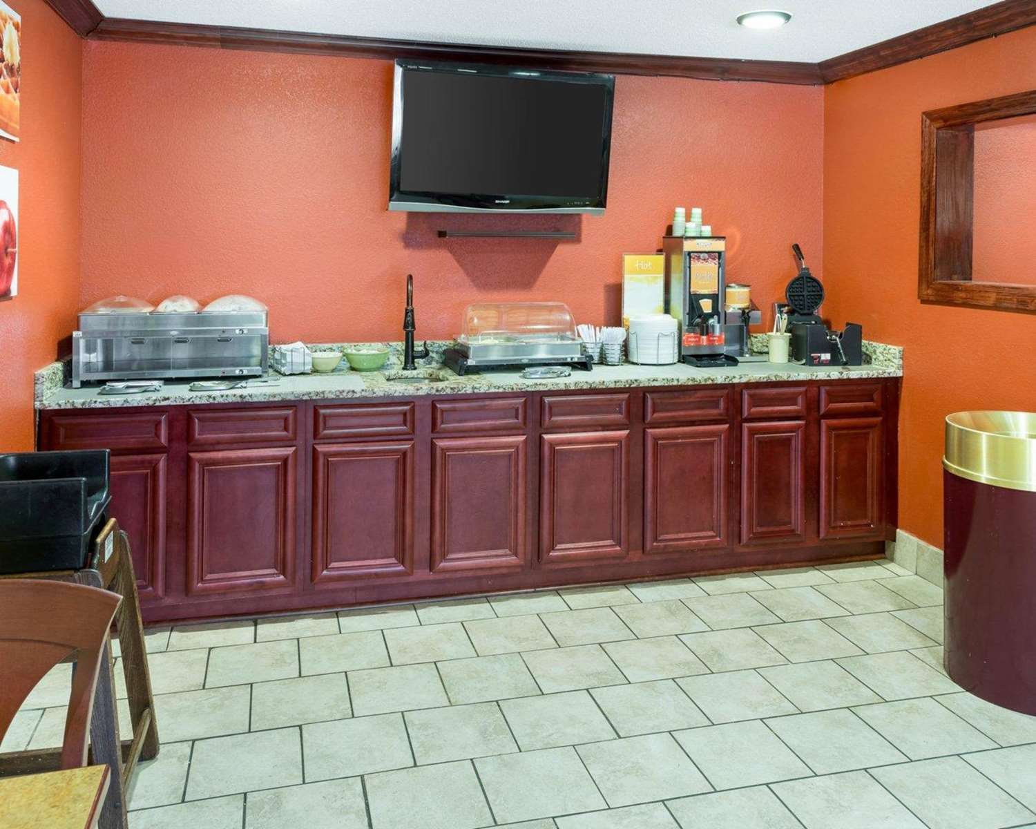 Quality Inn Lakeville North, MN 27/29