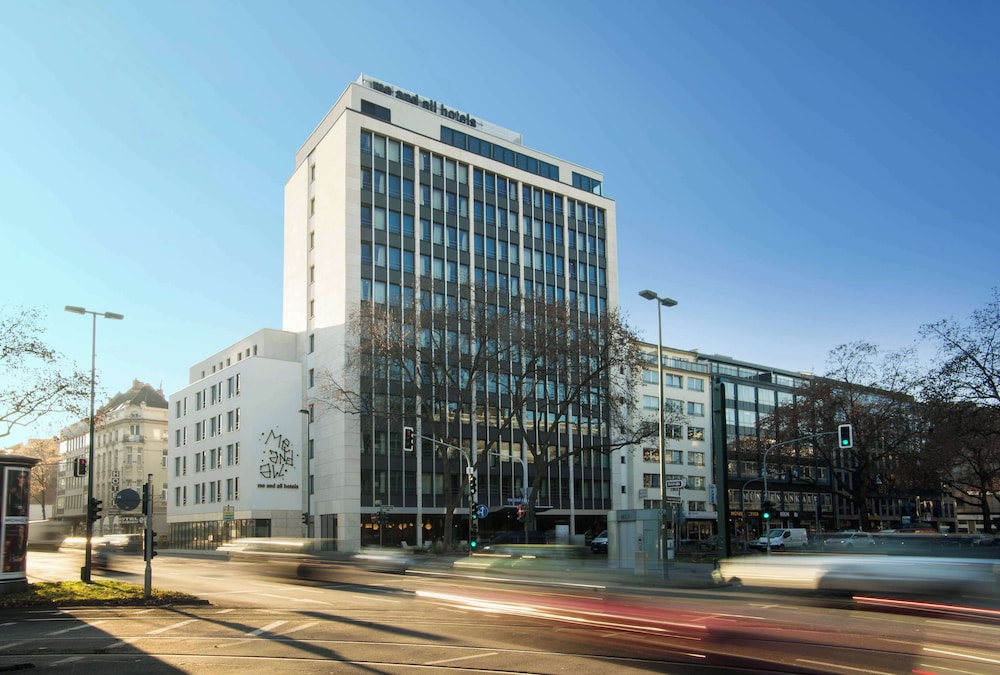 ME AND ALL HOTEL DUESSELDORF 40/46