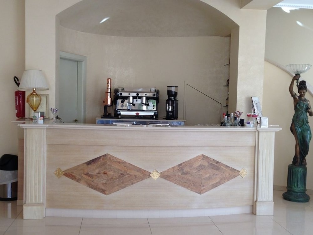 Albatres Palace Hotel 10/63