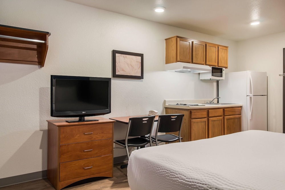 WoodSpring Suites Houston La Porte 20/33
