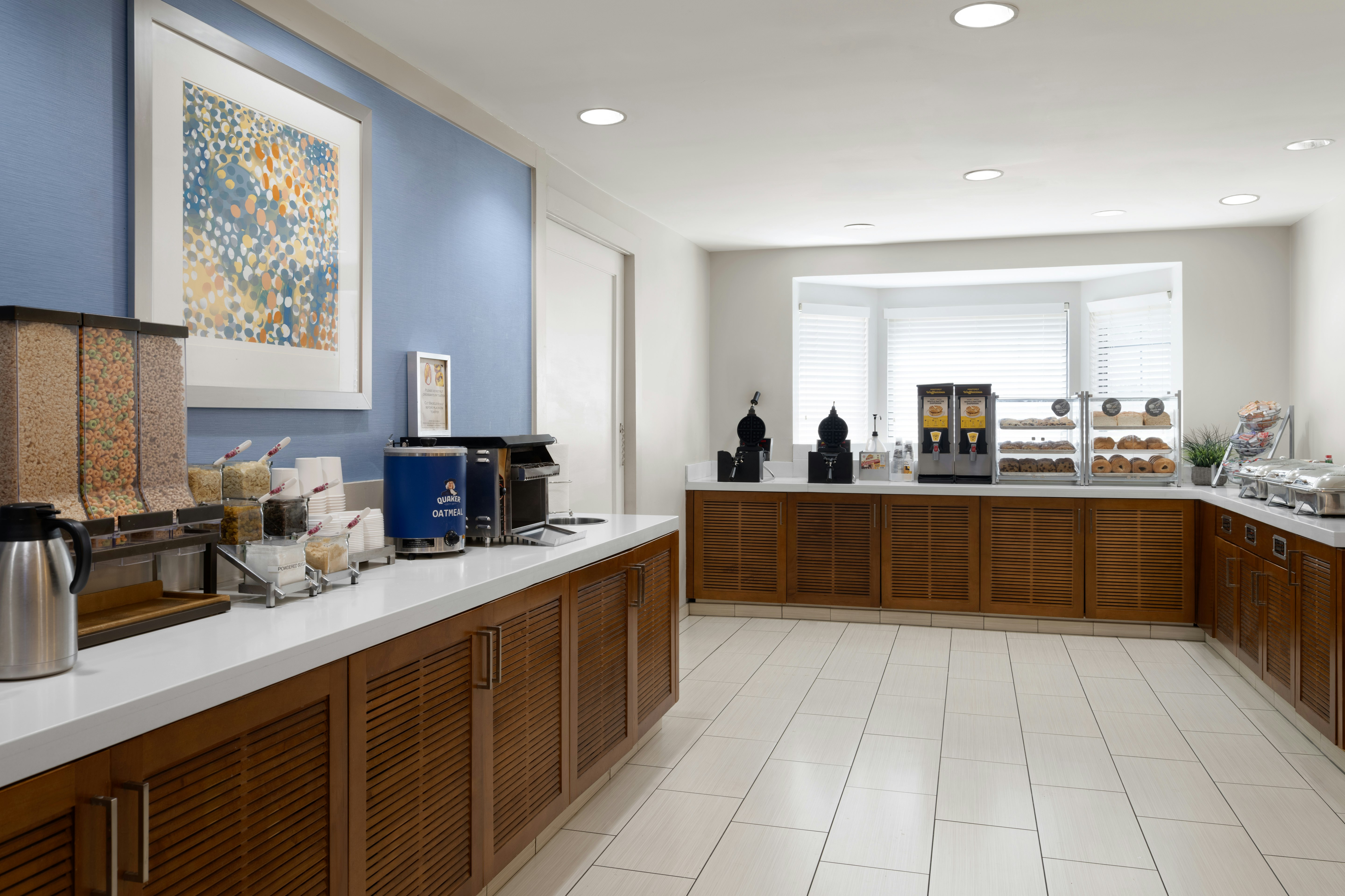 Staybridge Suites Burlington - Boston 5/67