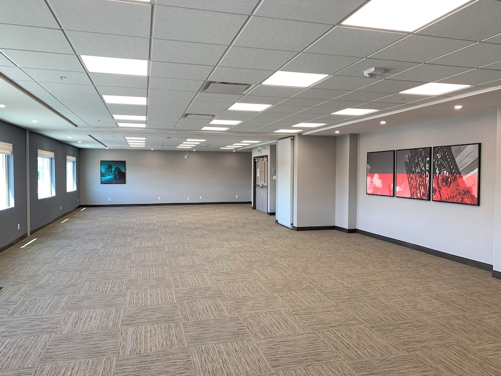 Wingate by Wyndham Kanata West Ottawa 43/49