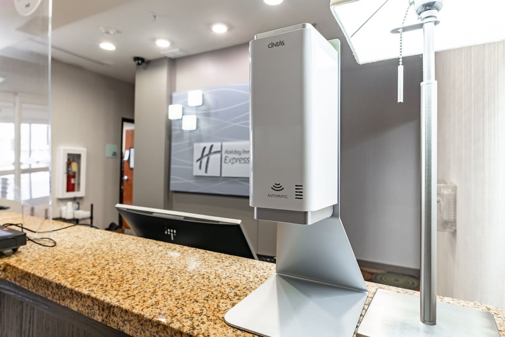 Holiday Inn Express & Suites New Martinsville 29/73