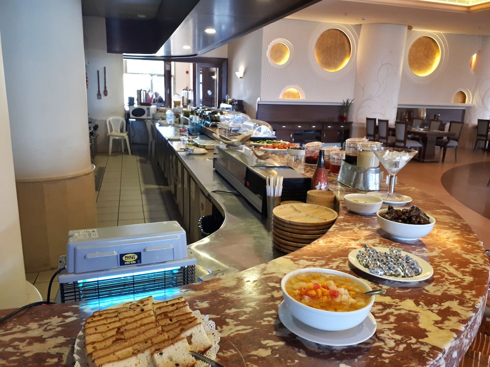 GOLDEN TULIP JIYEH MARINA RESORT 40/50