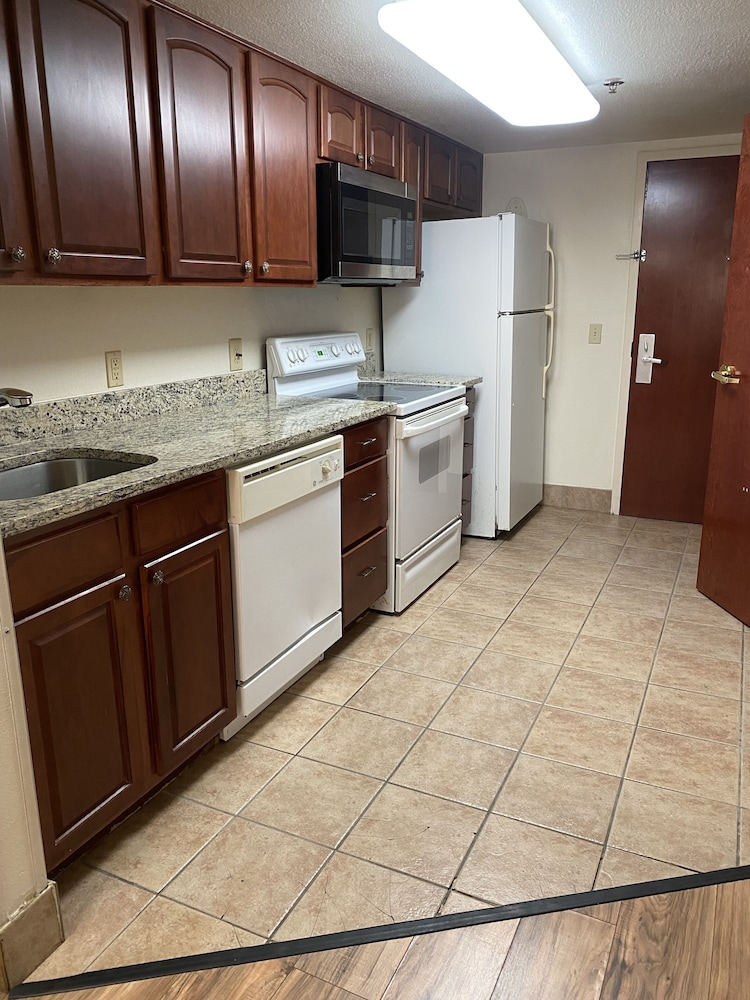 Best Western Plus Atlantic City West Extended Stay And Suites 7/45