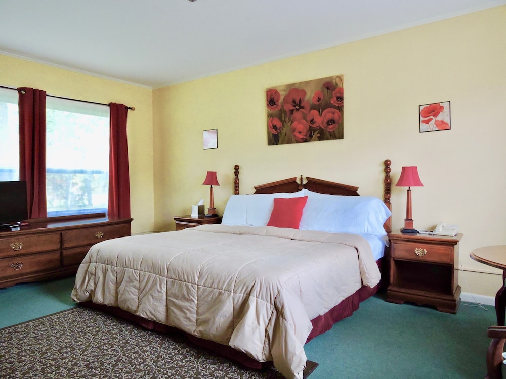 Vinehurst Inn And Suites 24/58