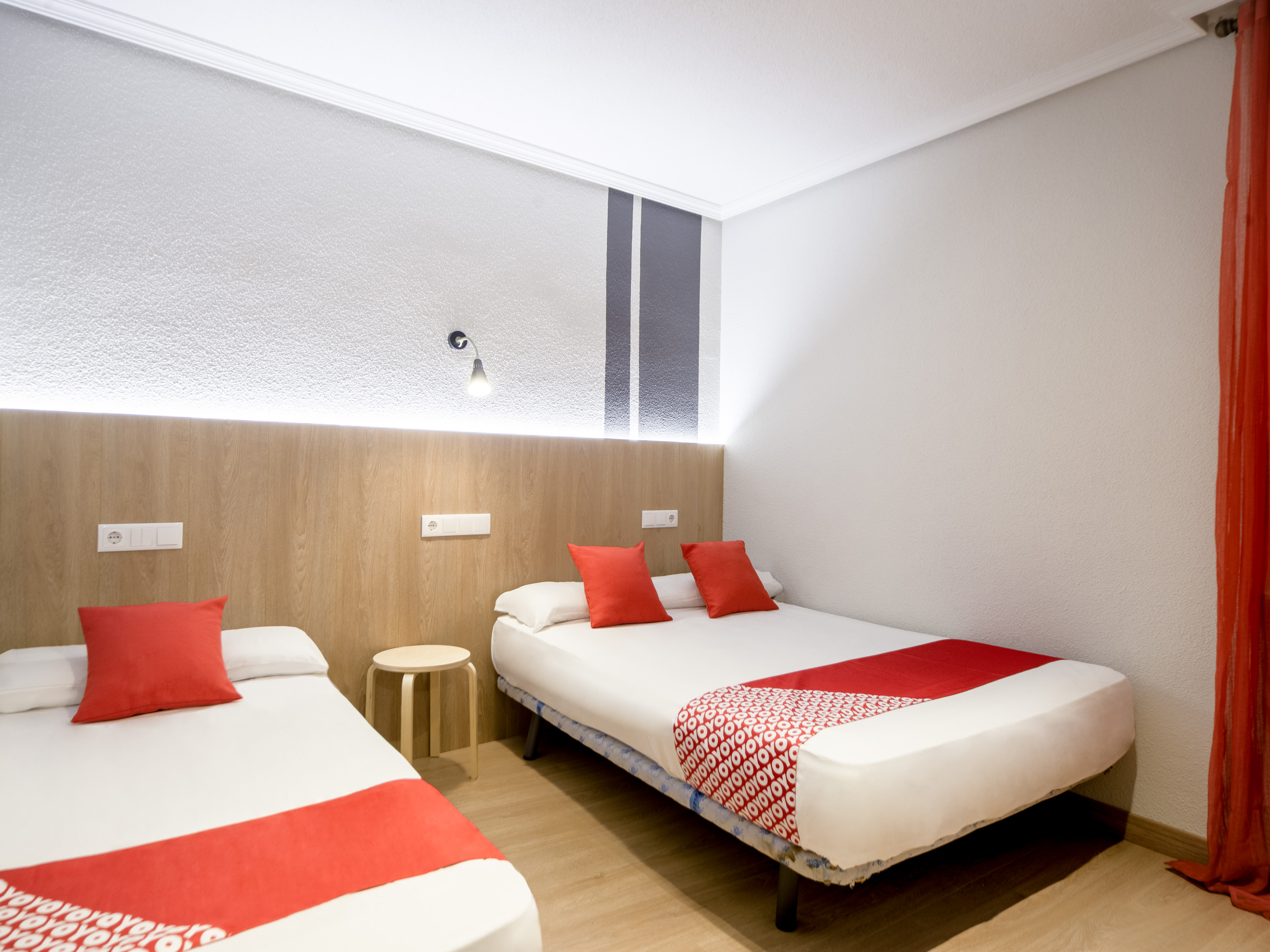 Hostal Uria 20/28