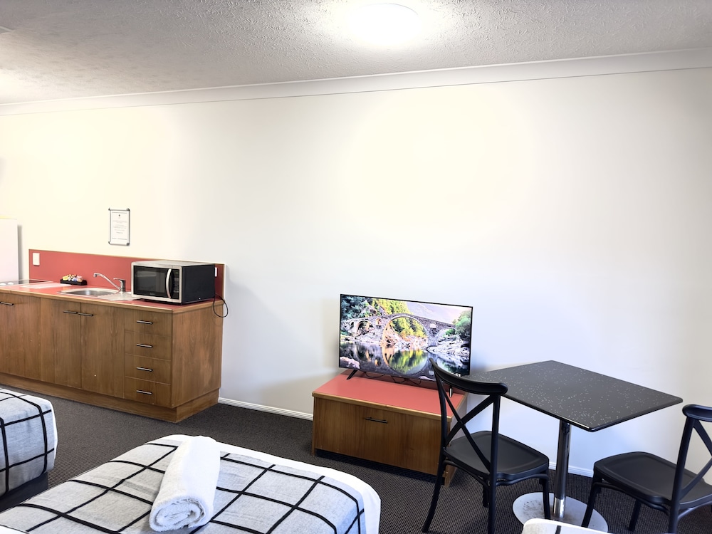 MACKAY RESORT MOTEL 14/65