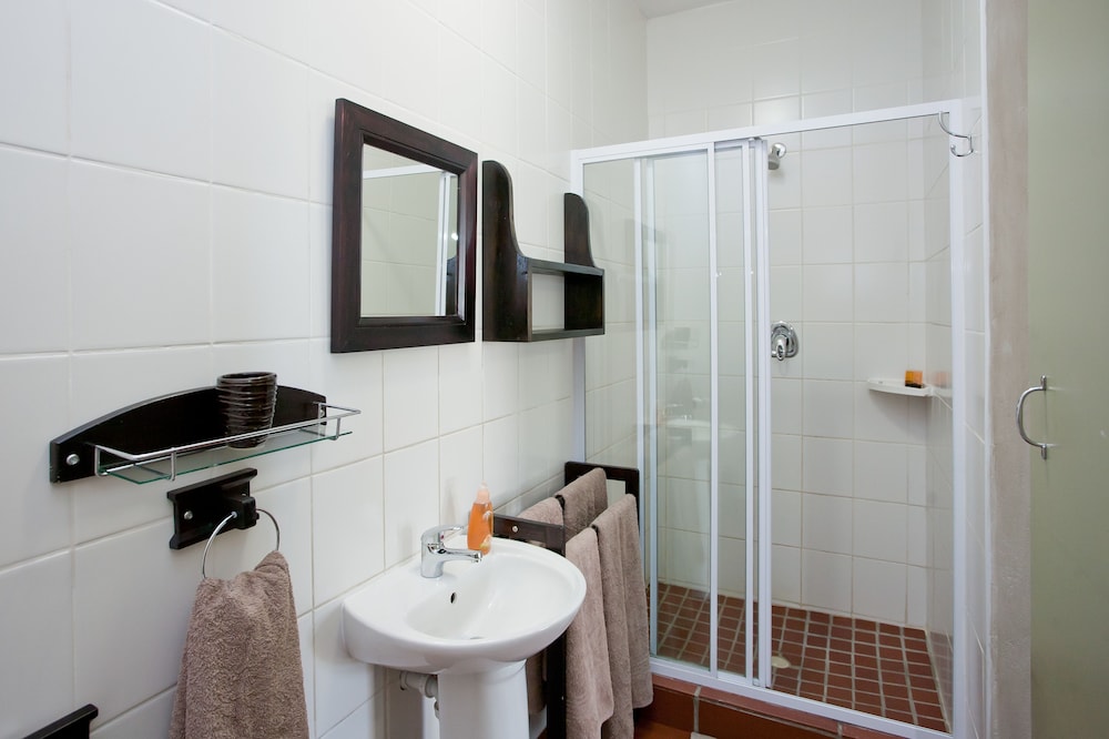 Miles B B Guesthouse 35/41