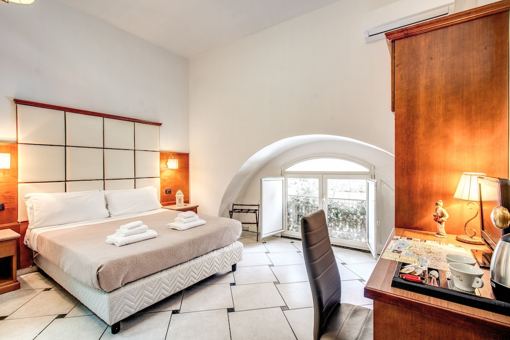 Garibaldi Hotel 13/48
