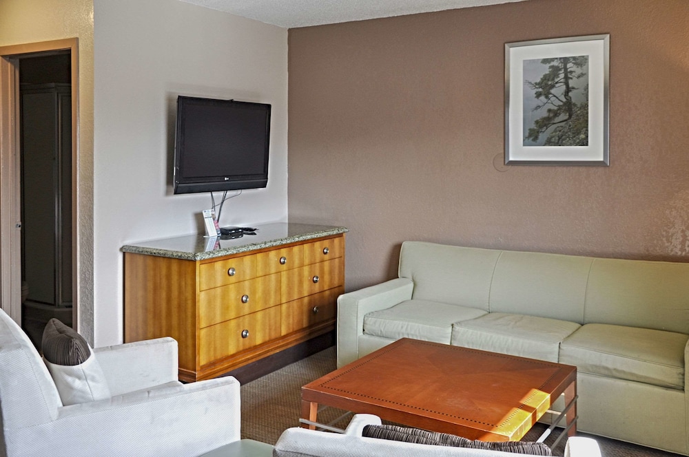 Rodeway Inn Fargo 25/39