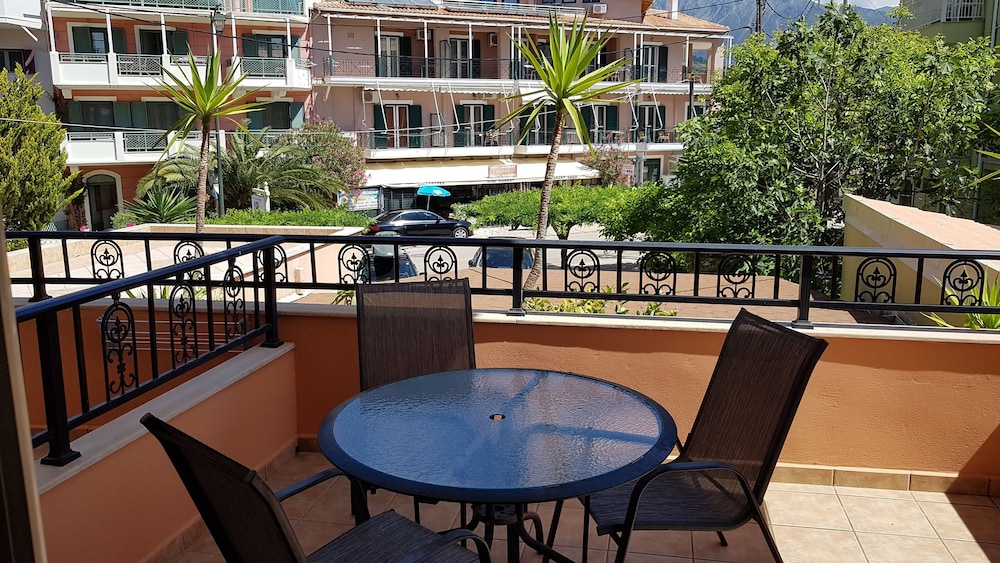 GRAND NEFELI HOTEL 38/50