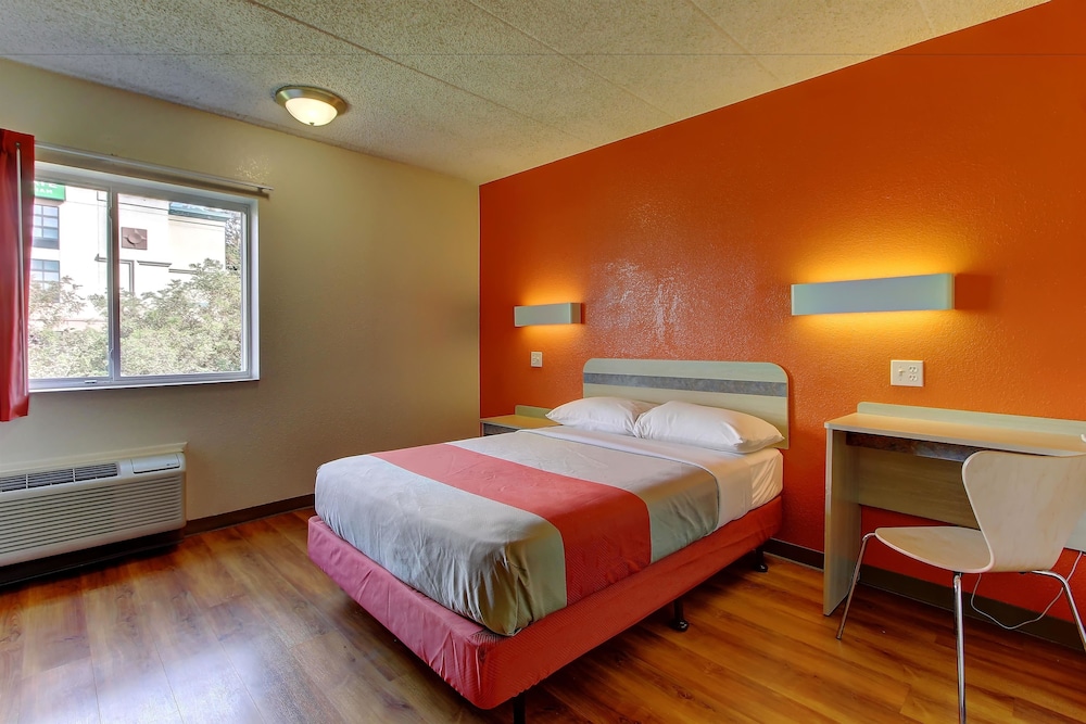 Motel6 York, PA - North 28/53