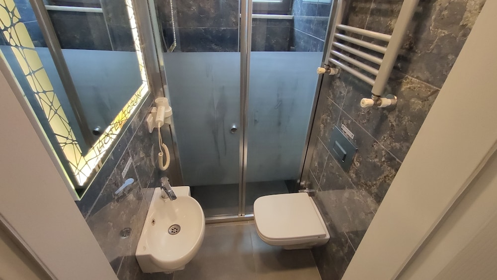 غرفة قياسية بسرير مزدوج بإطلالة على المتنزه، Hotel Torun Istanbul Old City 8/8