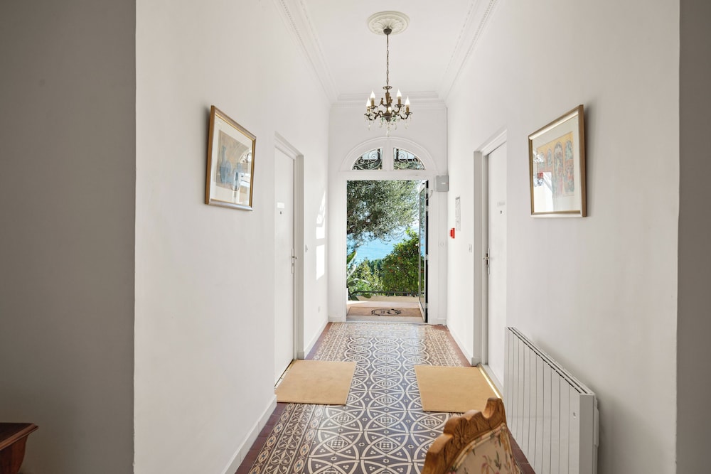 Hotel Le Roquebrune 31/50