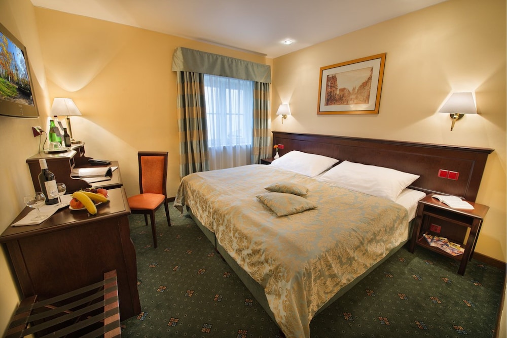 EA Hotel Downtown 20/40