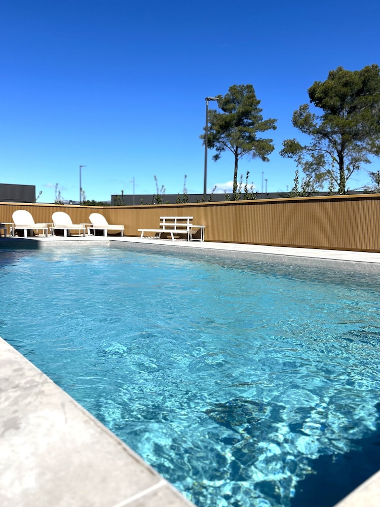 Adonis le Castellet 49/56