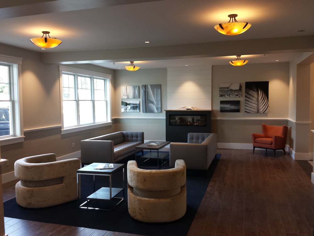 Belfast Harbor Inn 41/64