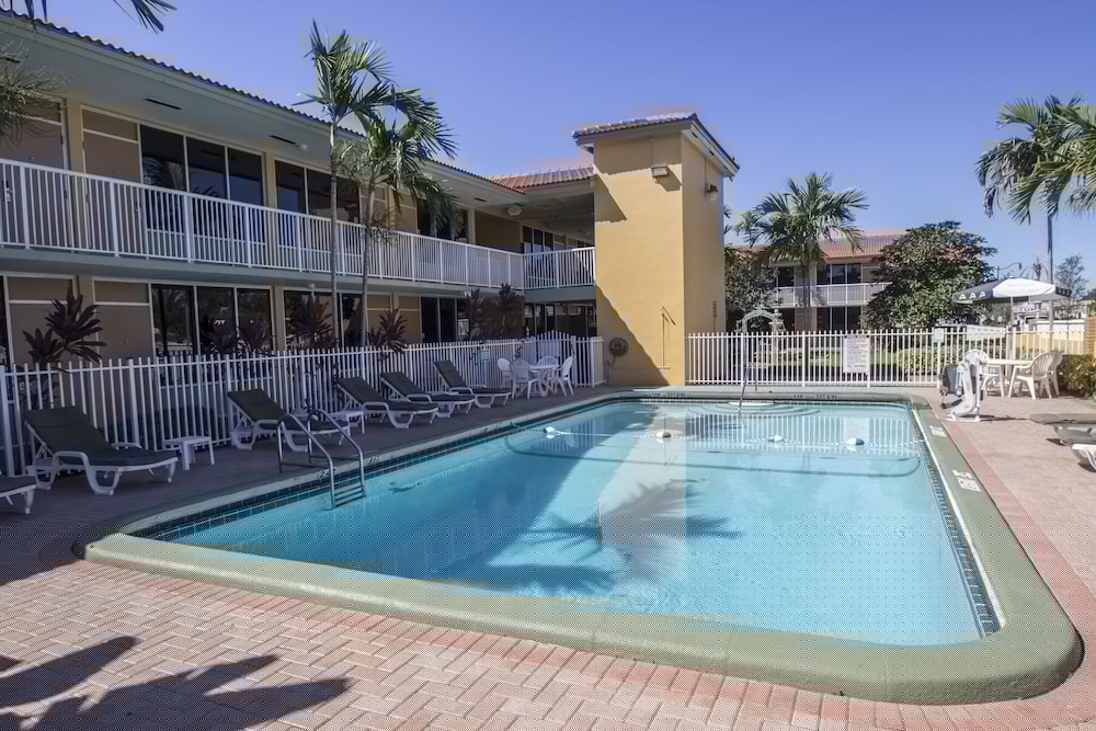 Quality Inn and Suites Airport Cruise Port Hollywood 11/55